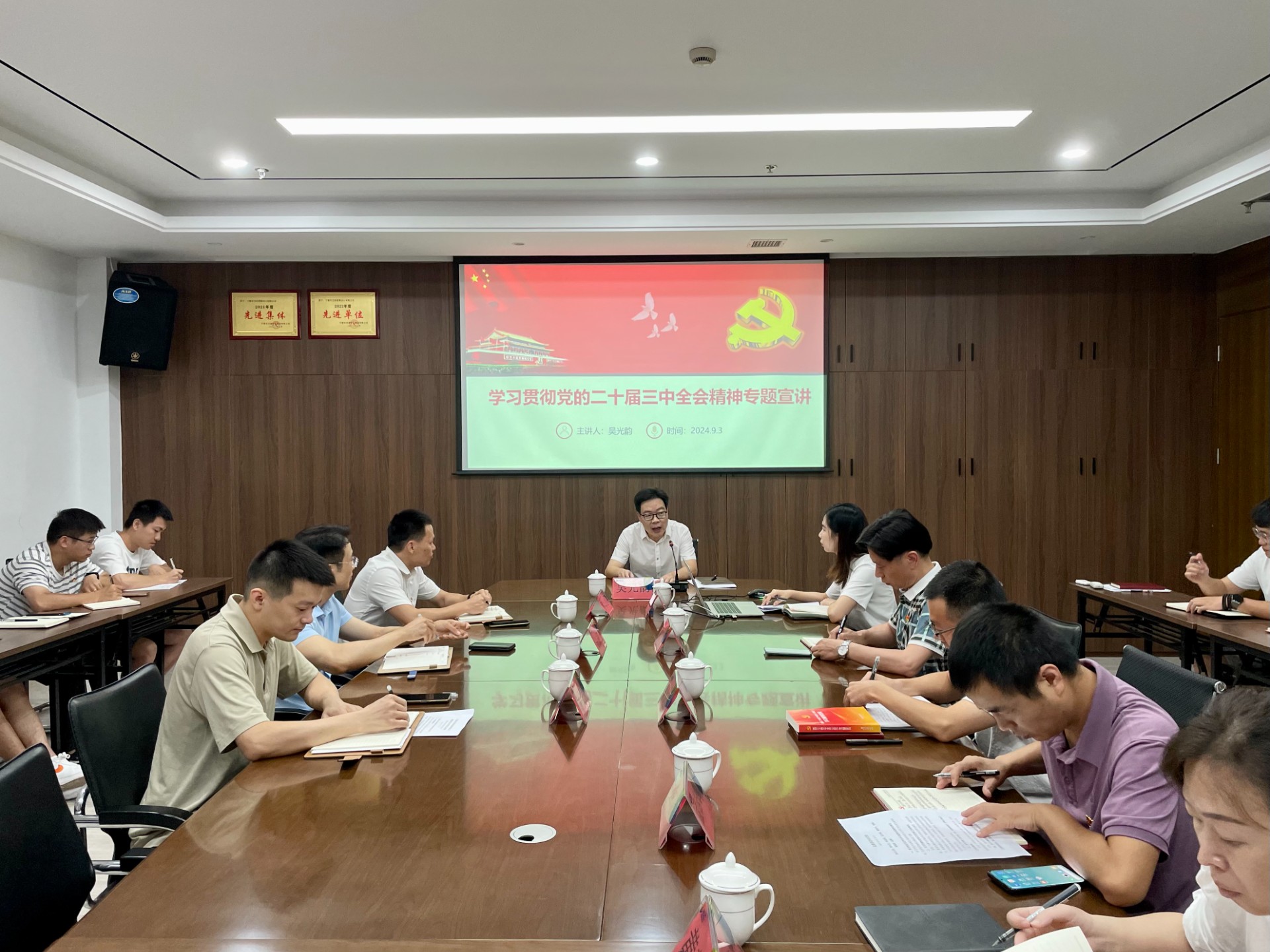市交投集團領(lǐng)導深入市交投物流集團市交投勘察設計公司開(kāi)展聯(lián)系點(diǎn)工作，葉嵐清拍攝1.jpg