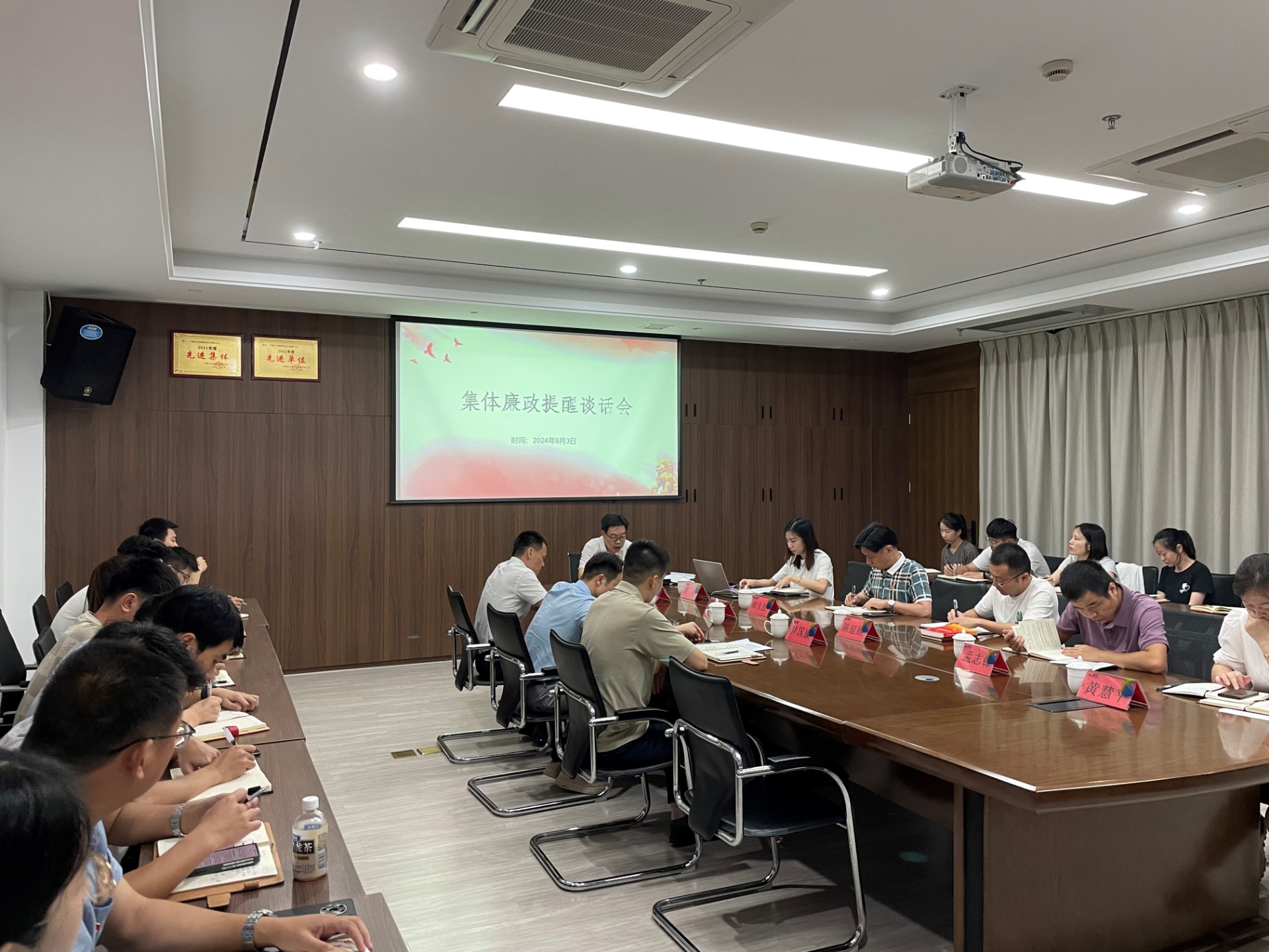 市交投集團領(lǐng)導深入市交投物流集團市交投勘察設計公司開(kāi)展聯(lián)系點(diǎn)工作，葉嵐清拍攝2.jpg